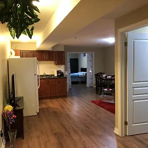 Spacious 2 Bedroom Guest , Toronto Canada