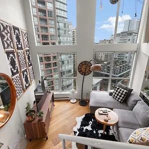 Rare Find Loft With Full Kitchen At Heart Of Downtown , Vancouver Canada
