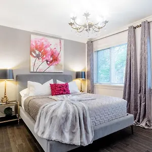 **** Gasthof Downtown Luxury Victorian Retreat Kanada